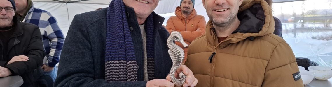 Geslaagde nieuwjaarsduik en receptie